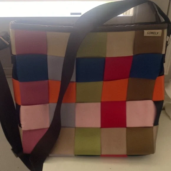 Comely Crossbody - Picture 2 of 6